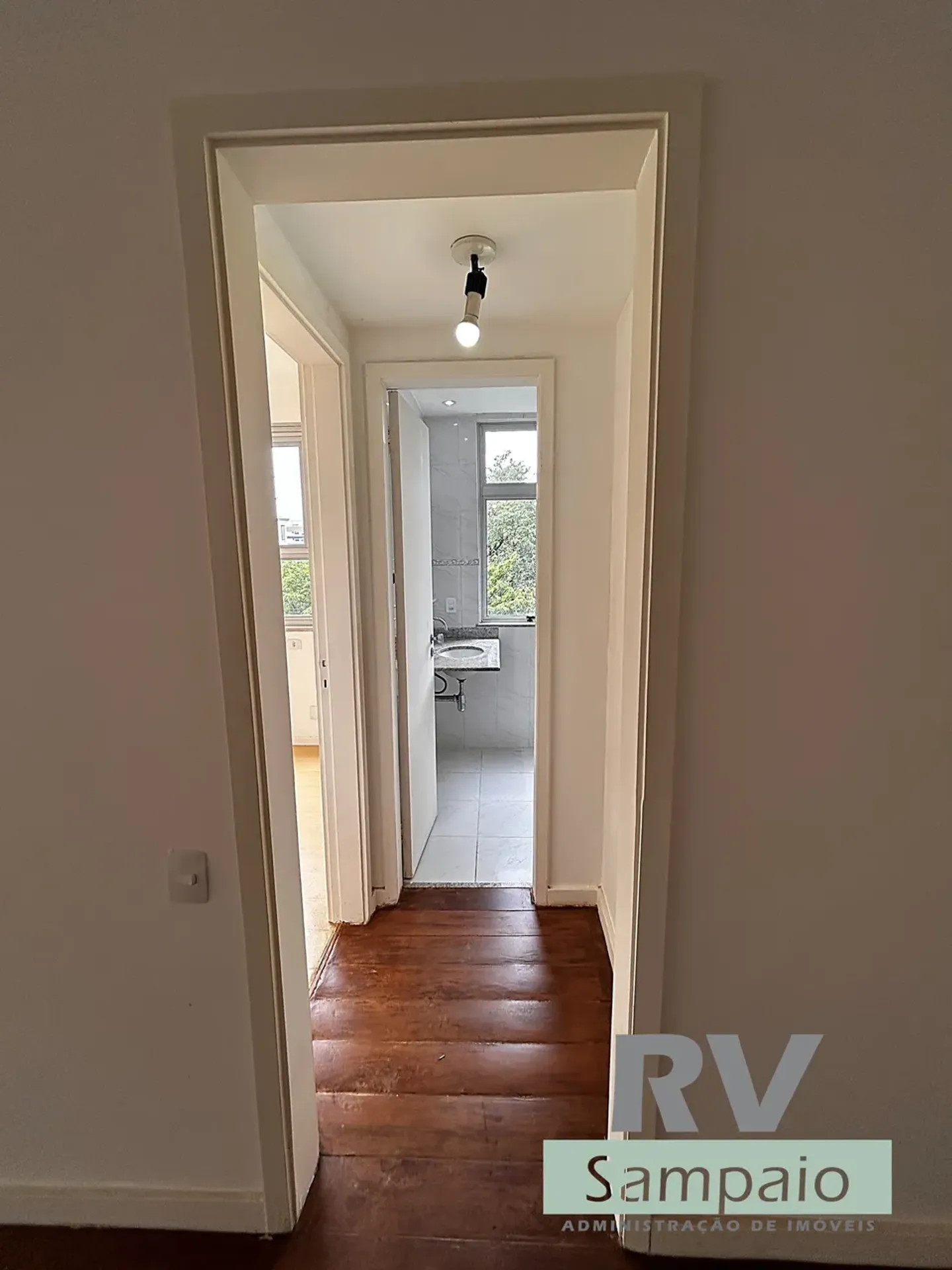 One-bedroom apartment with a mountain view in Rio de Janeiro — photo 25