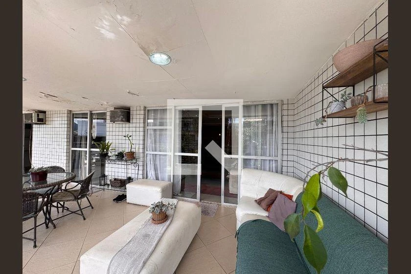 Glass-enclosed balcony in a 2-bedroom apartment, 115 m² — photo 23