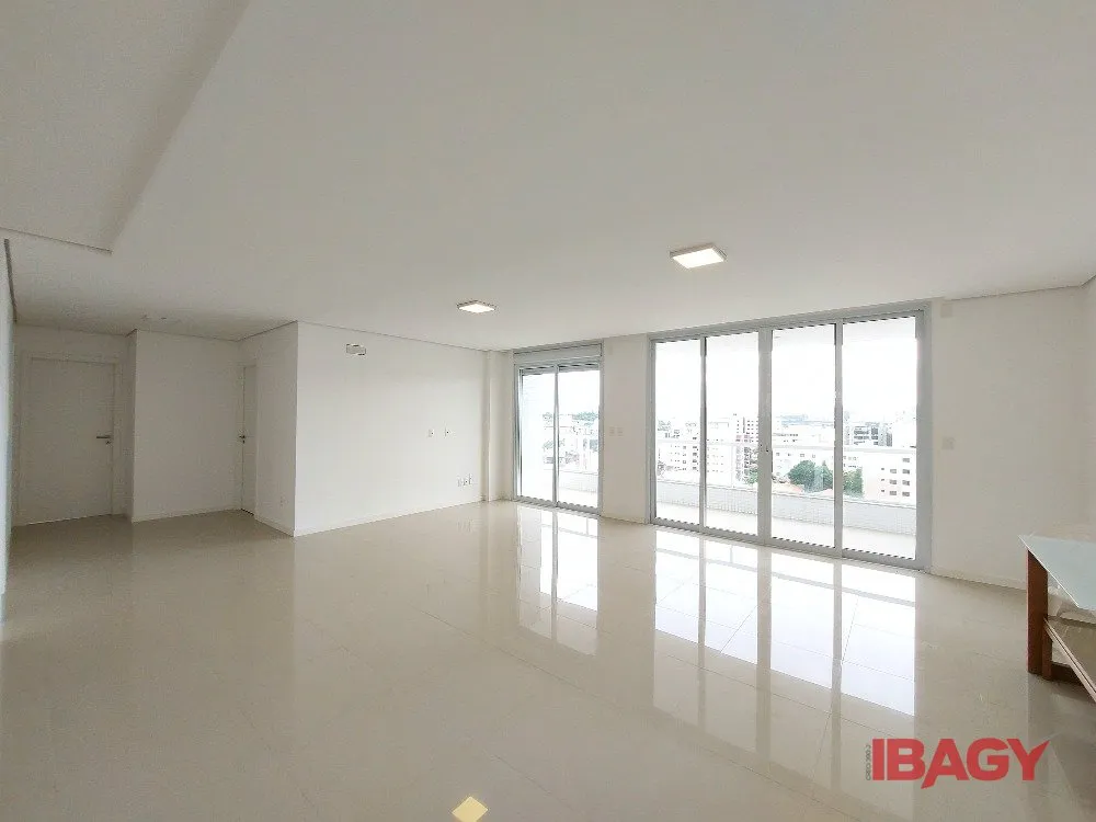 3-bedroom 165 m² apartment with balcony grill — photo 5