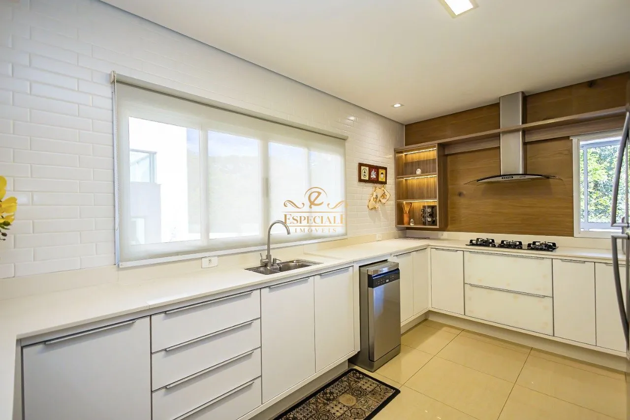 Furnished house with 4 en-suite bedrooms and private garden — photo 108