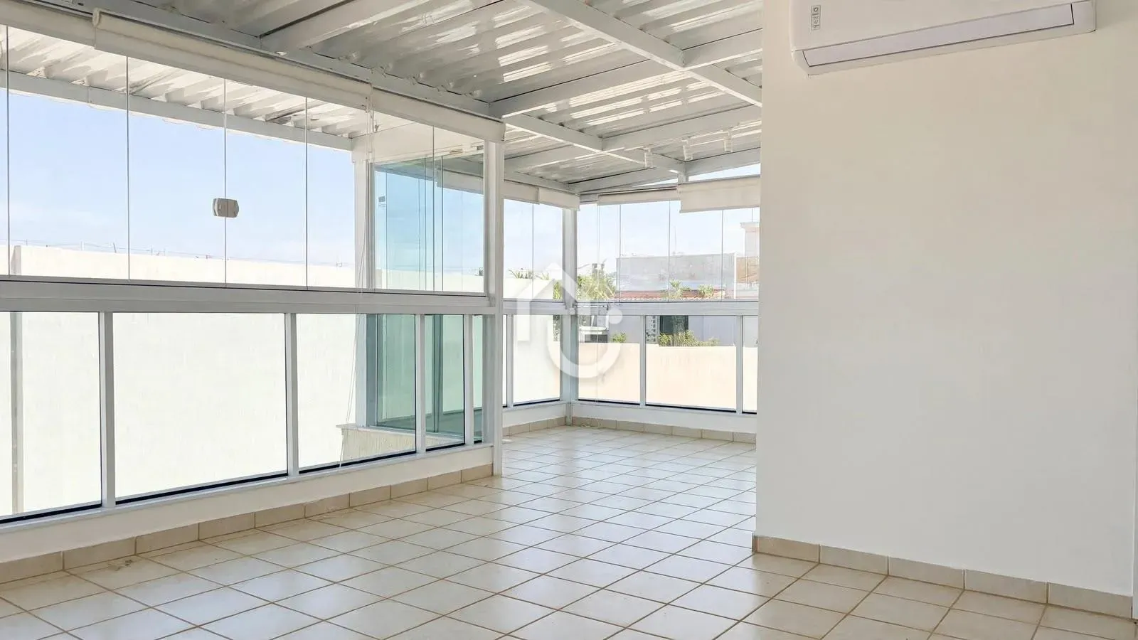 Top-floor apartment with 5 bedrooms and balcony grill — photo 9