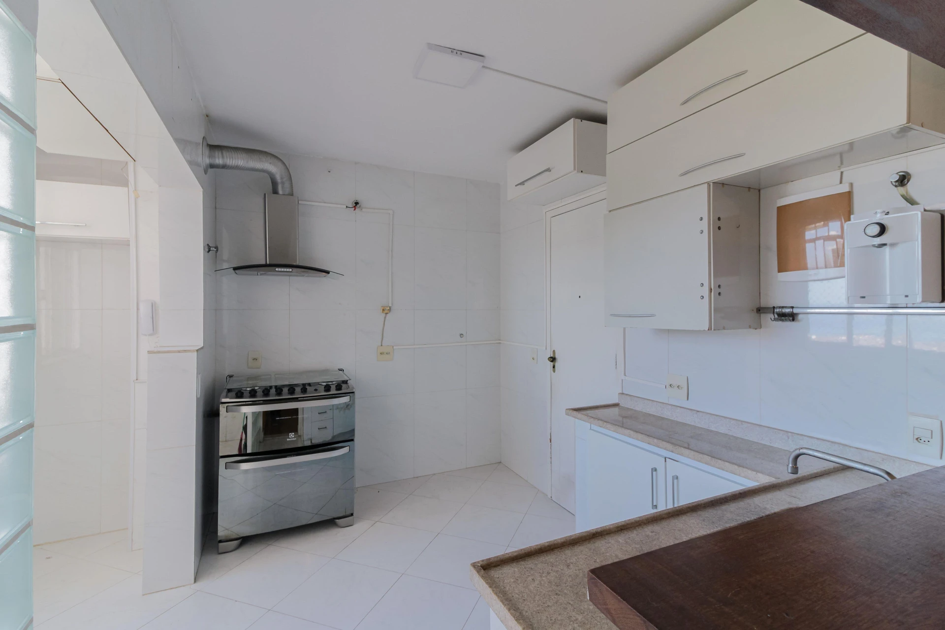 Unfurnished apartment with 3 bedrooms, 3 baths and parking — photo 2