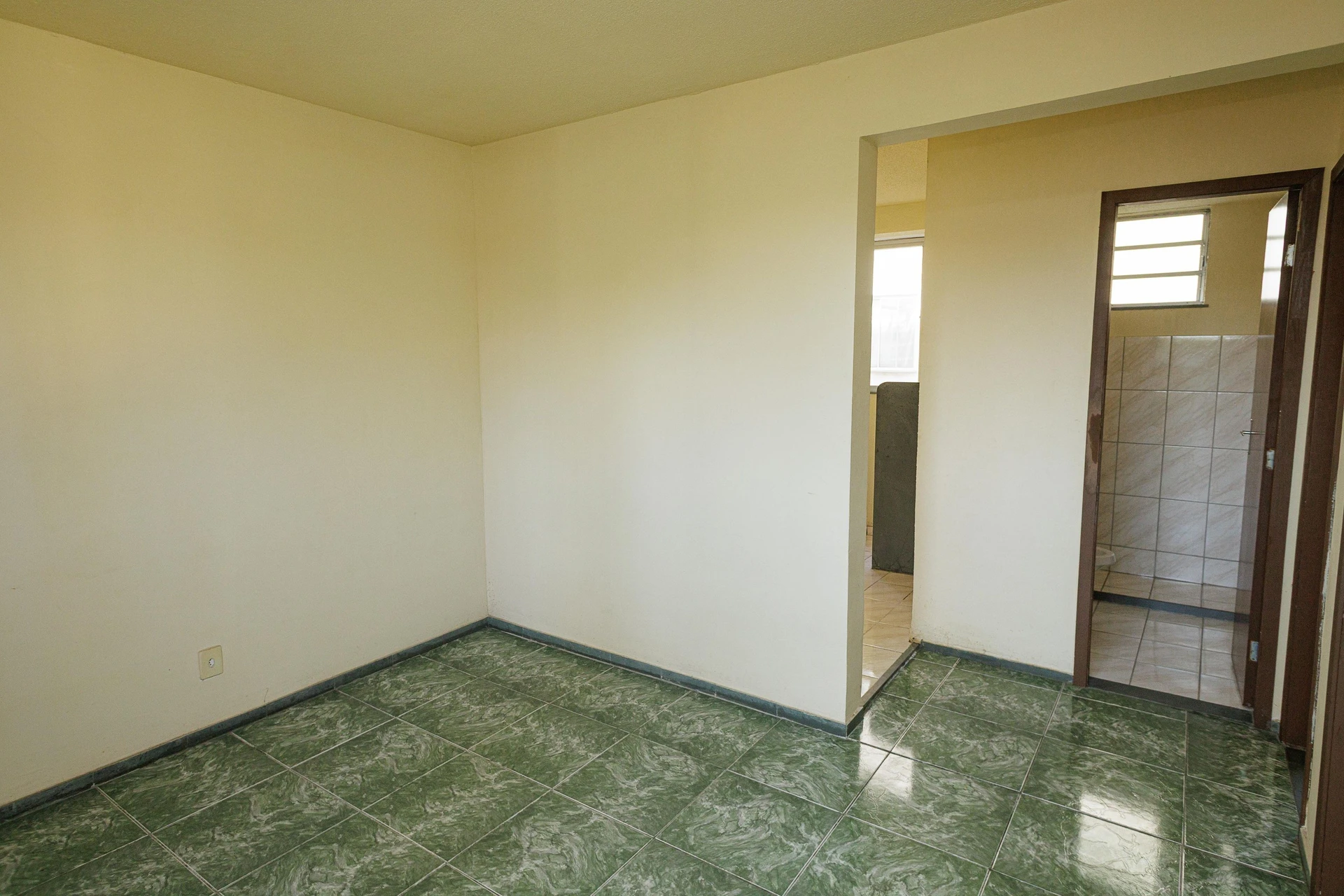 Unfurnished apartment with 2 bedrooms and 1 parking space — photo 10