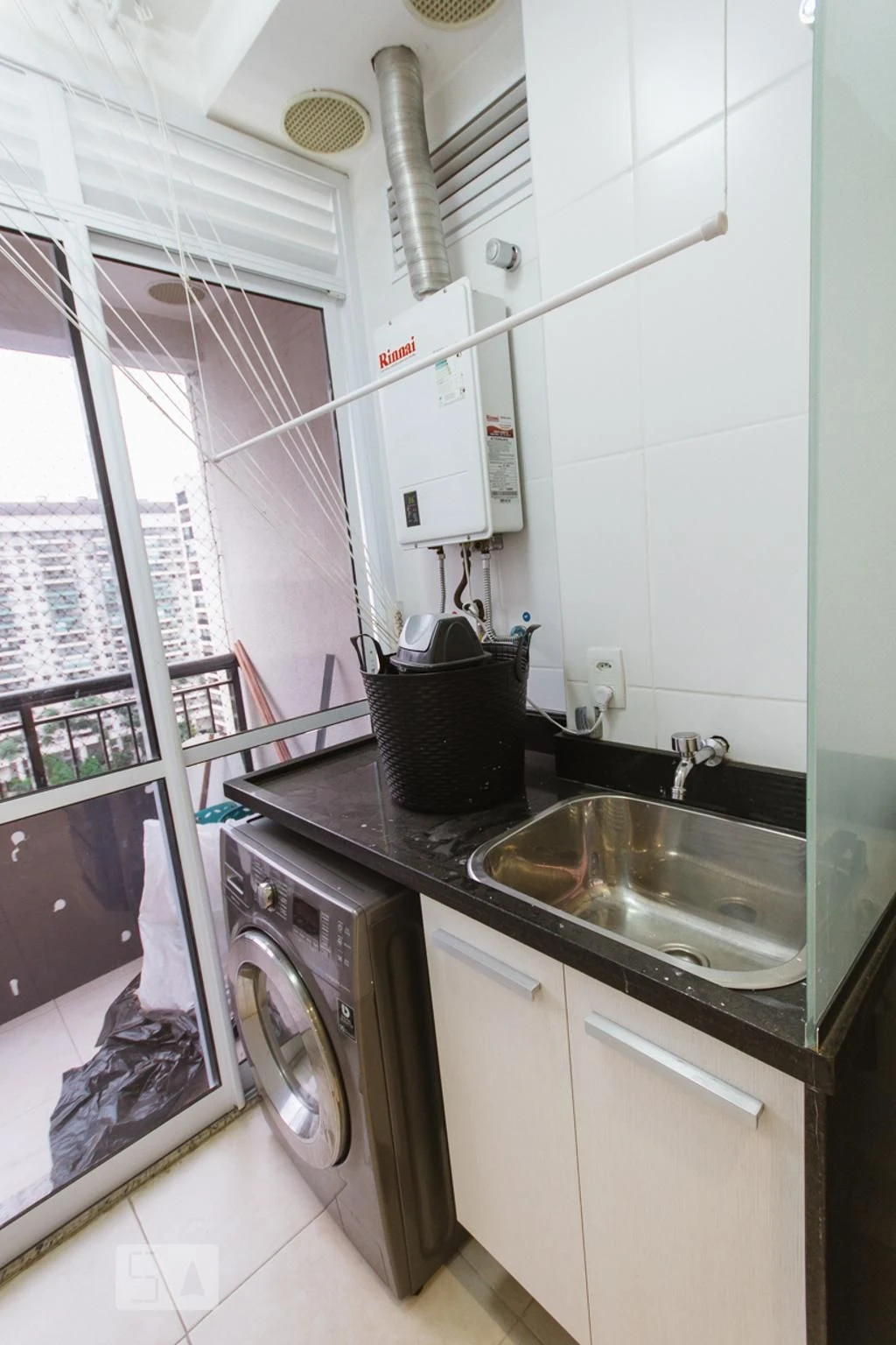 60 m² apartment with a walk-in closet and a home office — photo 8
