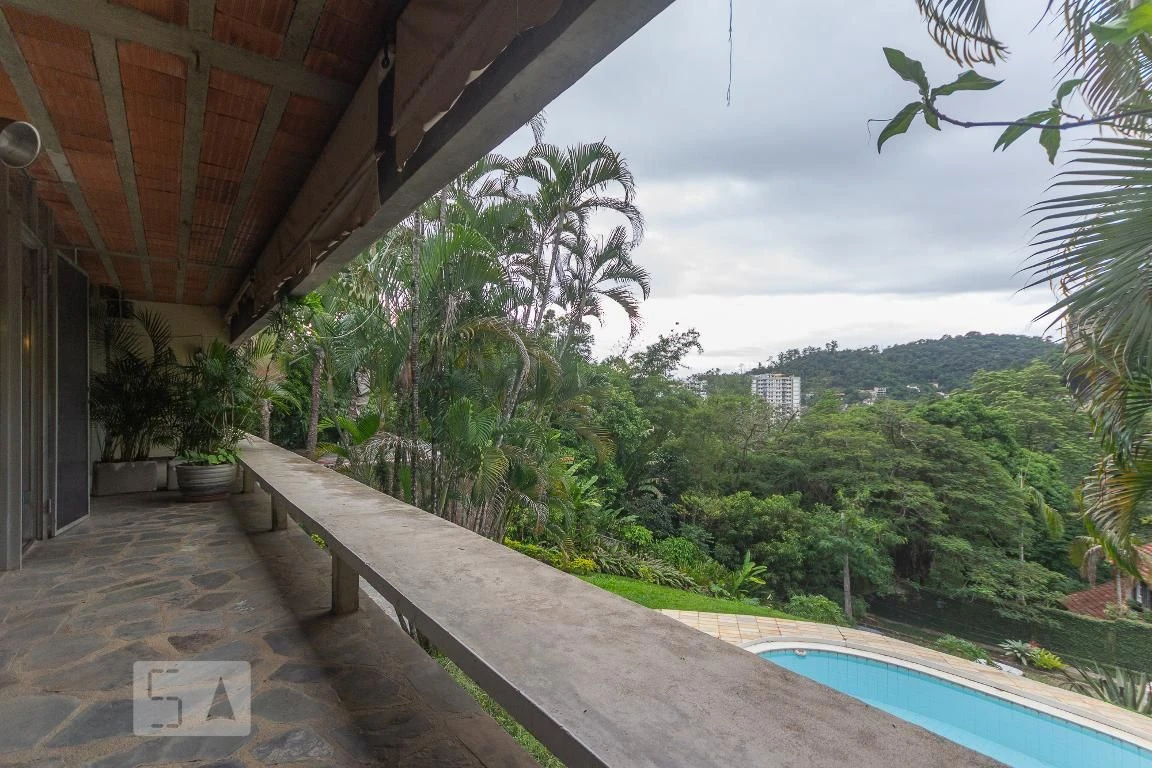 Condo house with 4 bedrooms and 400 m² — photo 11