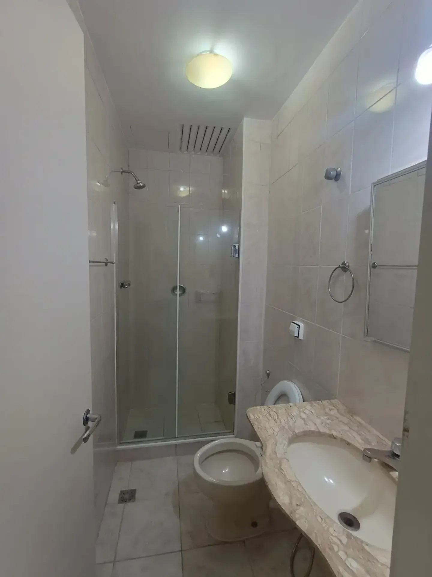 Apartamento no 2º andar com piso de madeira ou laminado