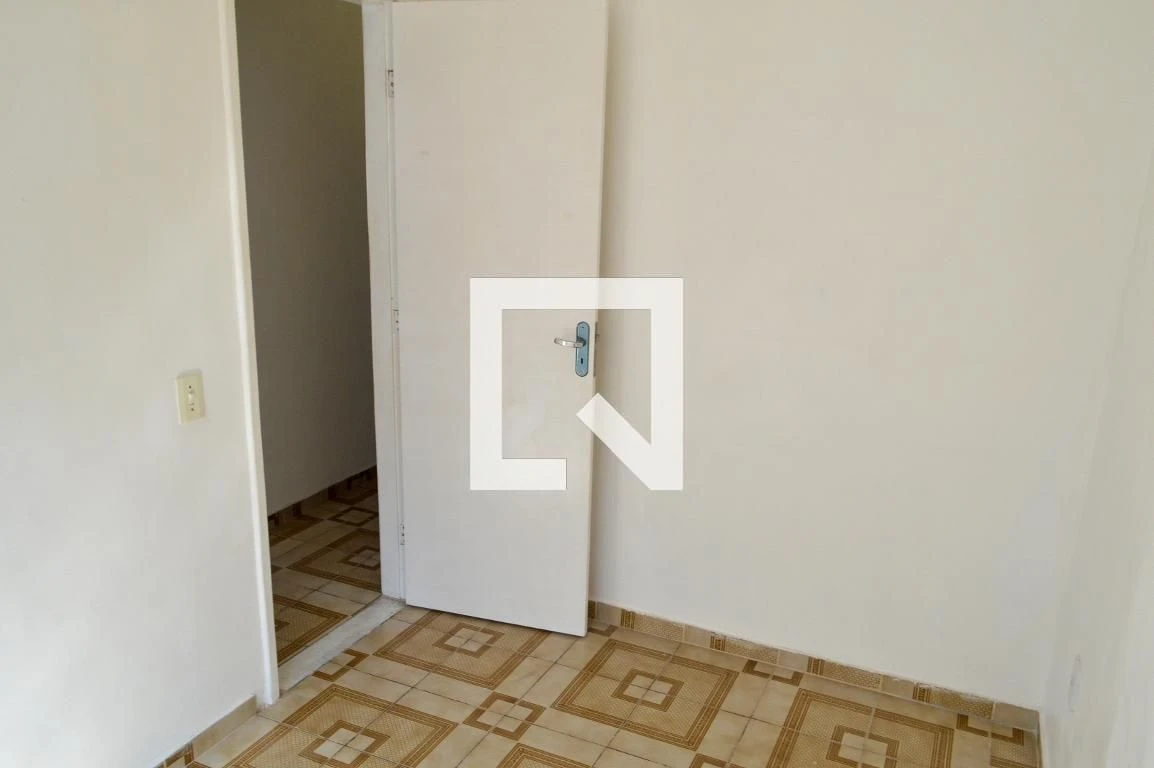 Apartamento sem mobília com 3 quartos e banheiro — photo 26