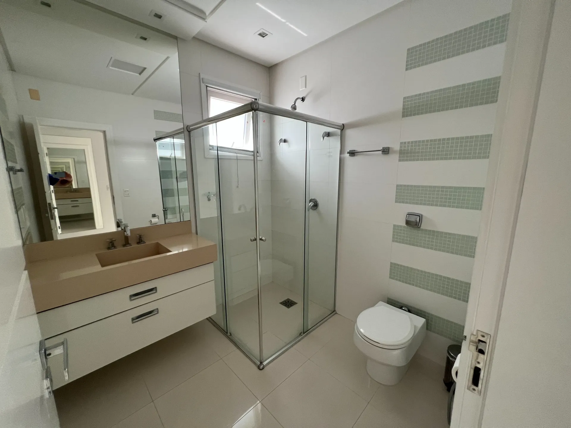 Furnished house with 6 en-suite bedrooms and private BBQ — photo 37