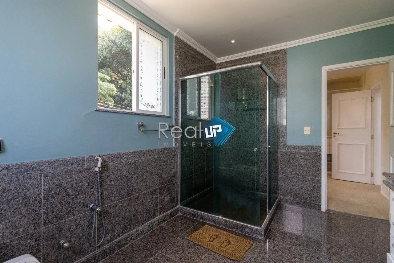 Condominium house with 5 bedrooms and 1081 m² plus laundry — photo 41