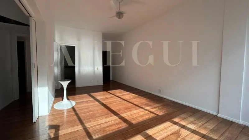113 m² apartment with a walk-in closet and a home office — photo 13