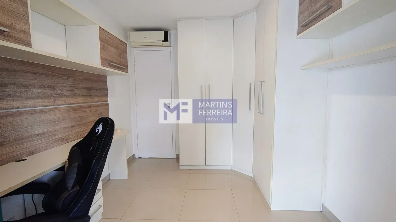 Glass-enclosed balcony in a 3-bedroom apartment, 115 m² — photo 5