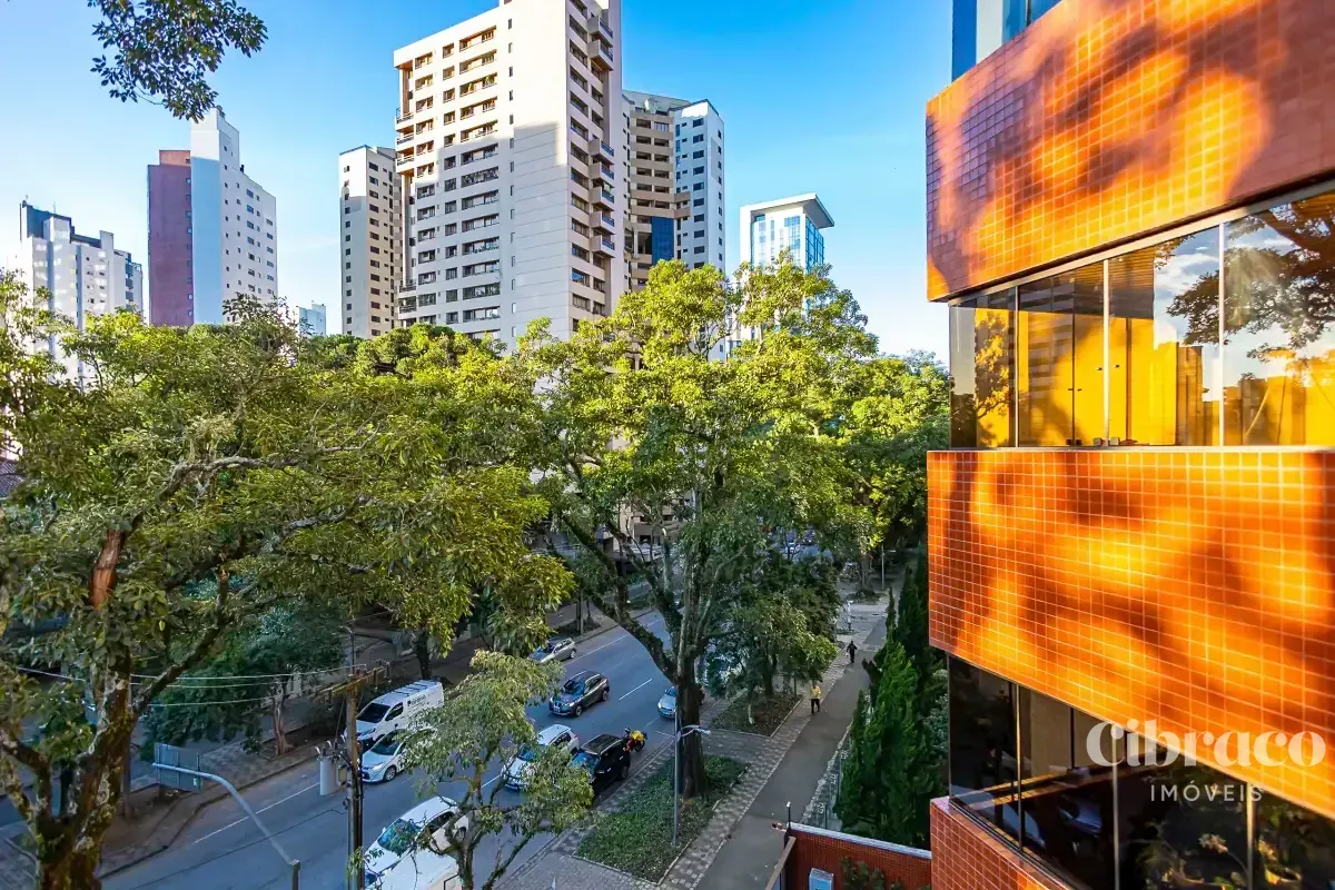 250 m² apartment with 3 bedrooms and a balcony — photo 7