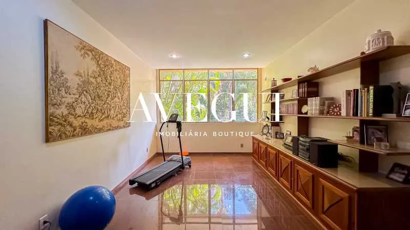 Furnished house, 800 m², with floor-to-ceiling windows — photo 8
