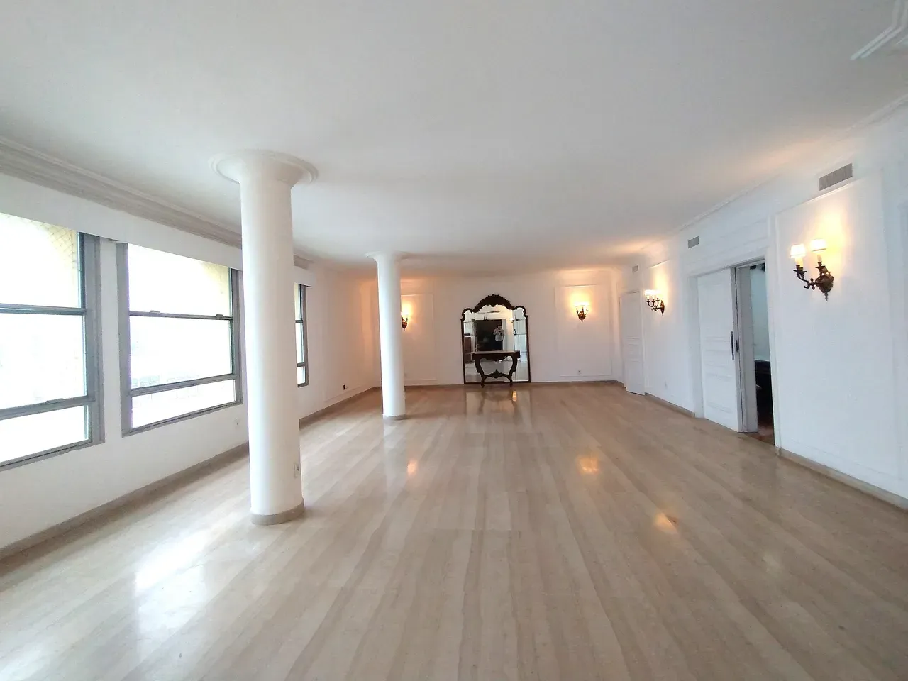 5-bedroom apartment with a home office