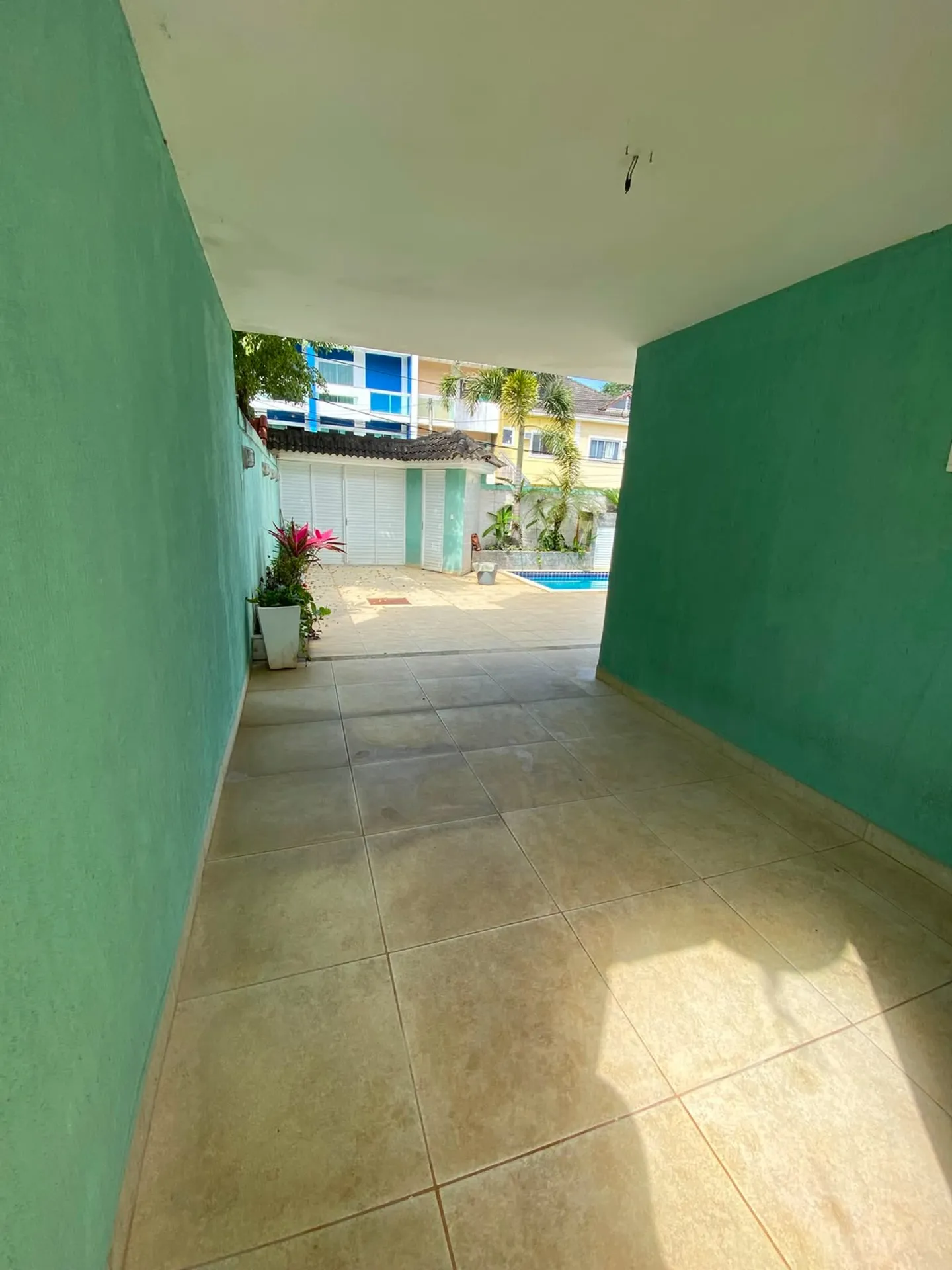 Casa amueblada con 3 dormitorios y cocina cerrada moderna — photo 20