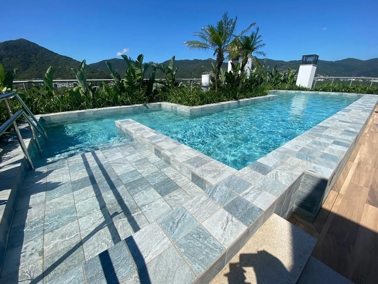 3-bedroom apartment with a grill on the balcony — photo 64