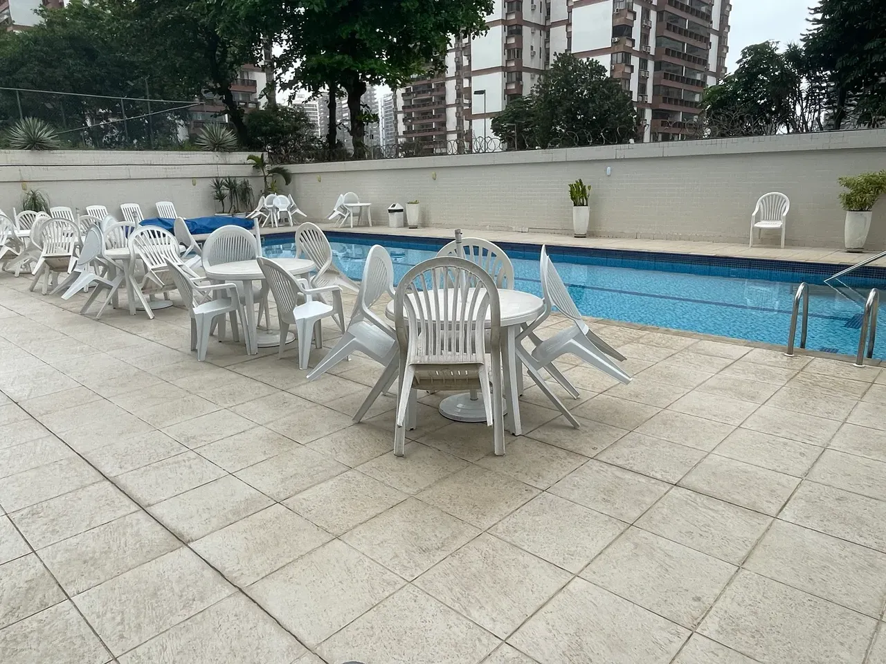 Unfurnished apartment with floor to ceiling windows — photo 45