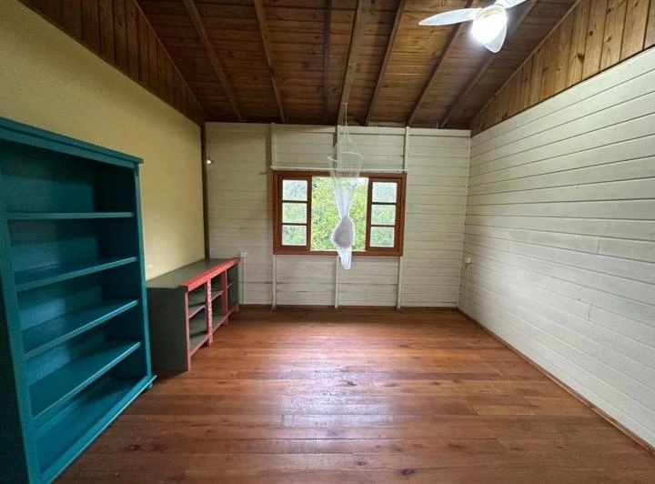 House with balcony, 2 bedrooms and 6 parking spaces — photo 8