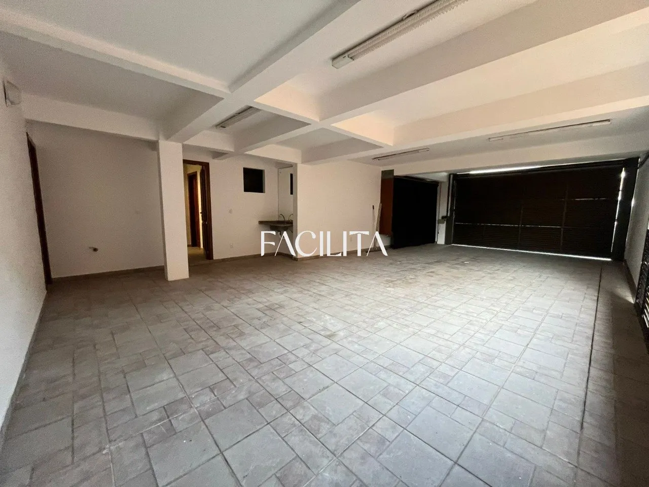 Furnished 456 m² house with 3 en-suite bedrooms and pool — photo 82