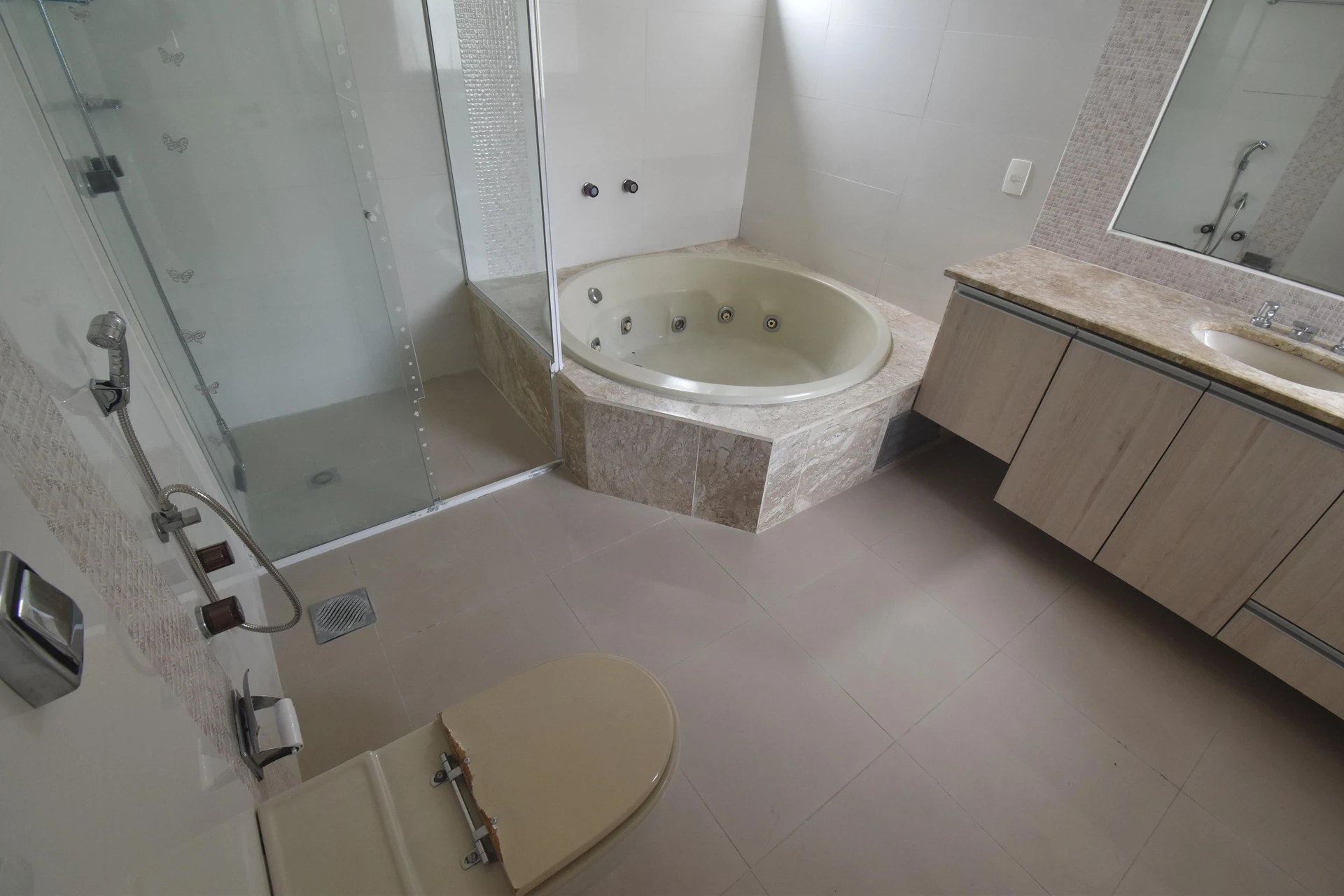 4-bedroom apartment with a jacuzzi — photo 63