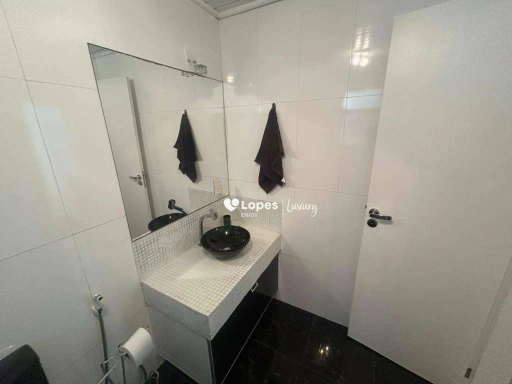 Furnished house with 4 bedrooms and 620 m² — photo 24
