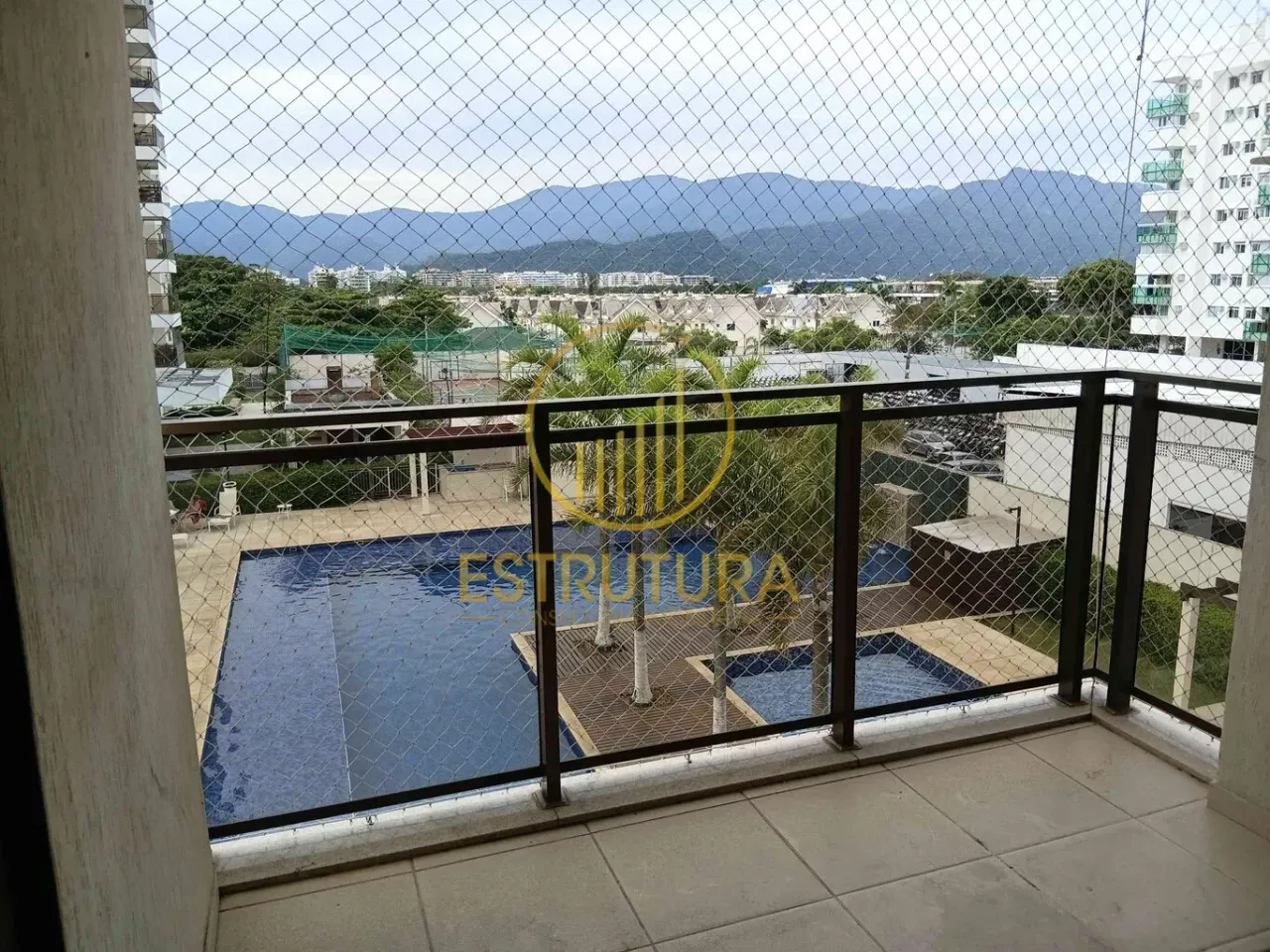 2-bedroom apartment with enclosed kitchen and 1 parking spot