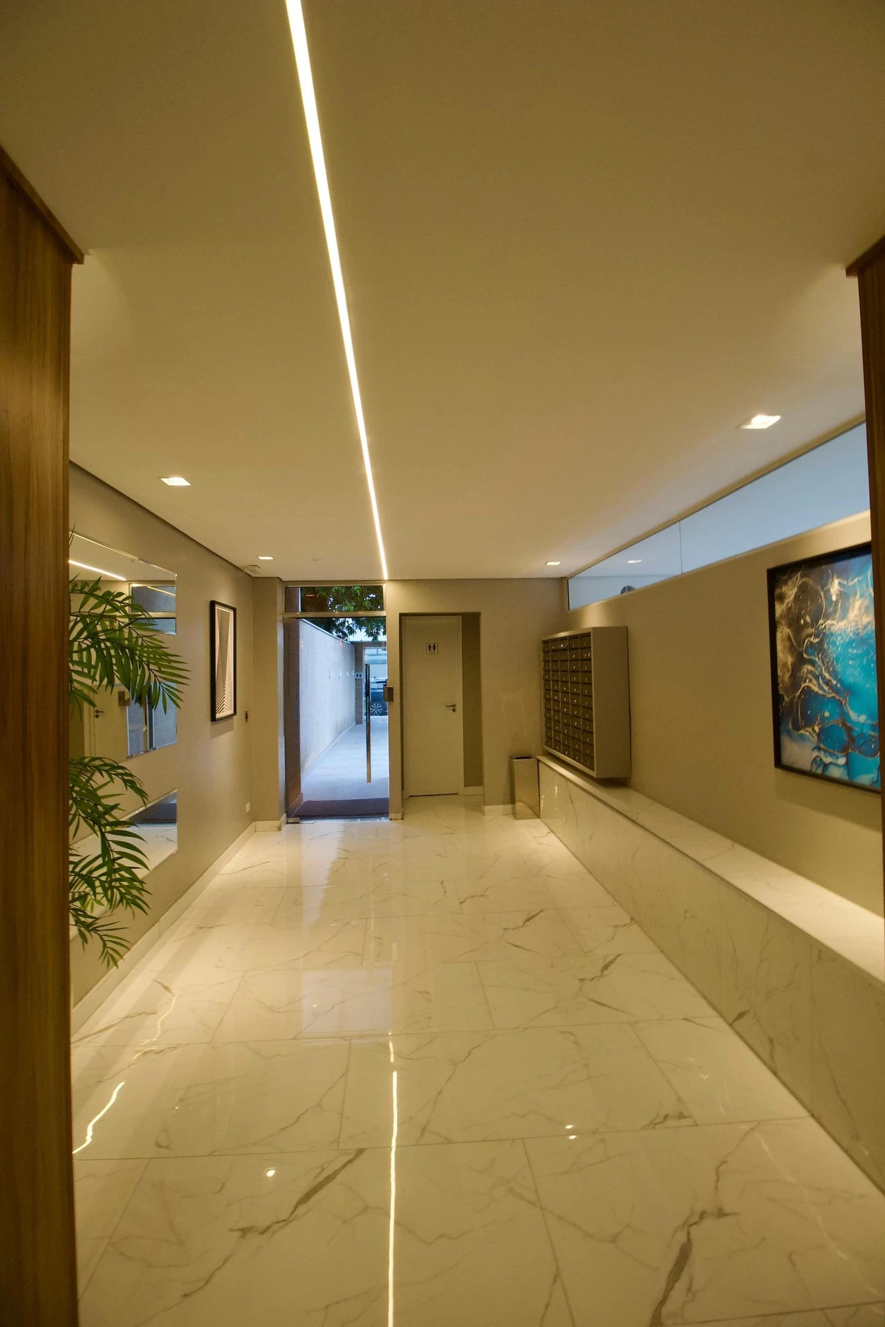 Walk-in closet in a 2-bedroom apartment, 47 m² — photo 10