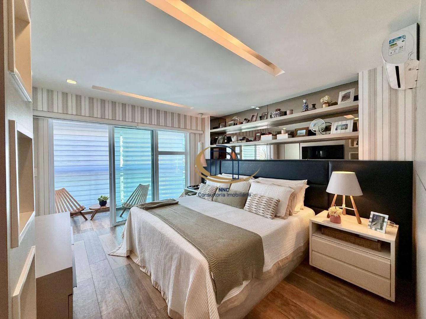 Front-facing penthouse with 215 m² and 4 bedrooms — photo 18