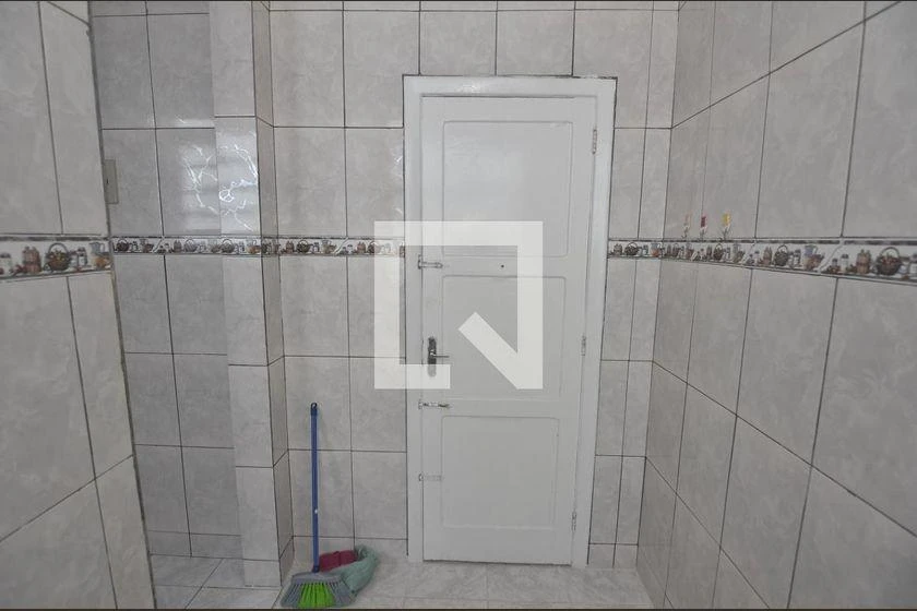 Apartamento com piso de madeira ou laminado, Benfica — photo 27
