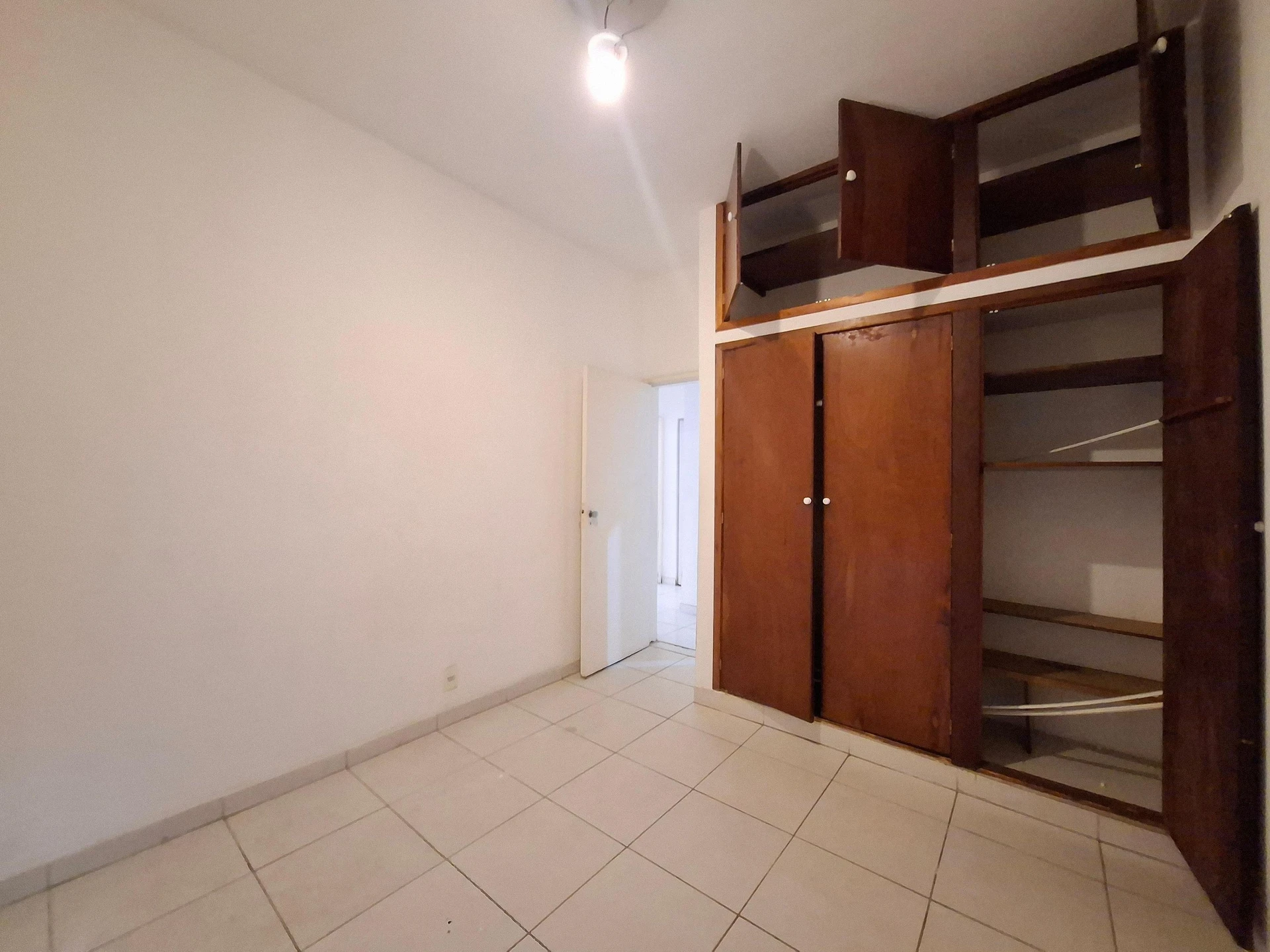 Unfurnished 3-bedroom apartment with 3 bathrooms — photo 12
