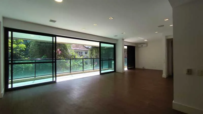 165 m² apartment with 3 bedrooms and 5 bathrooms — photo 5