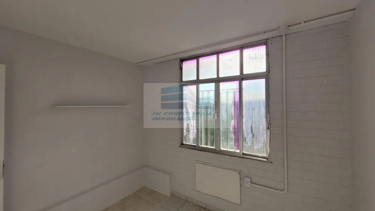 Empty apartment with 2 bedrooms and a gas stove — photo 16