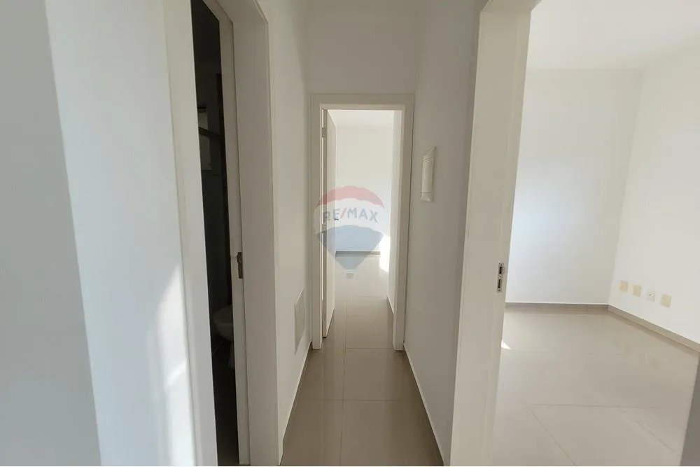Balcony with a grill in a 2-bedroom apartment, 60 m² — photo 9