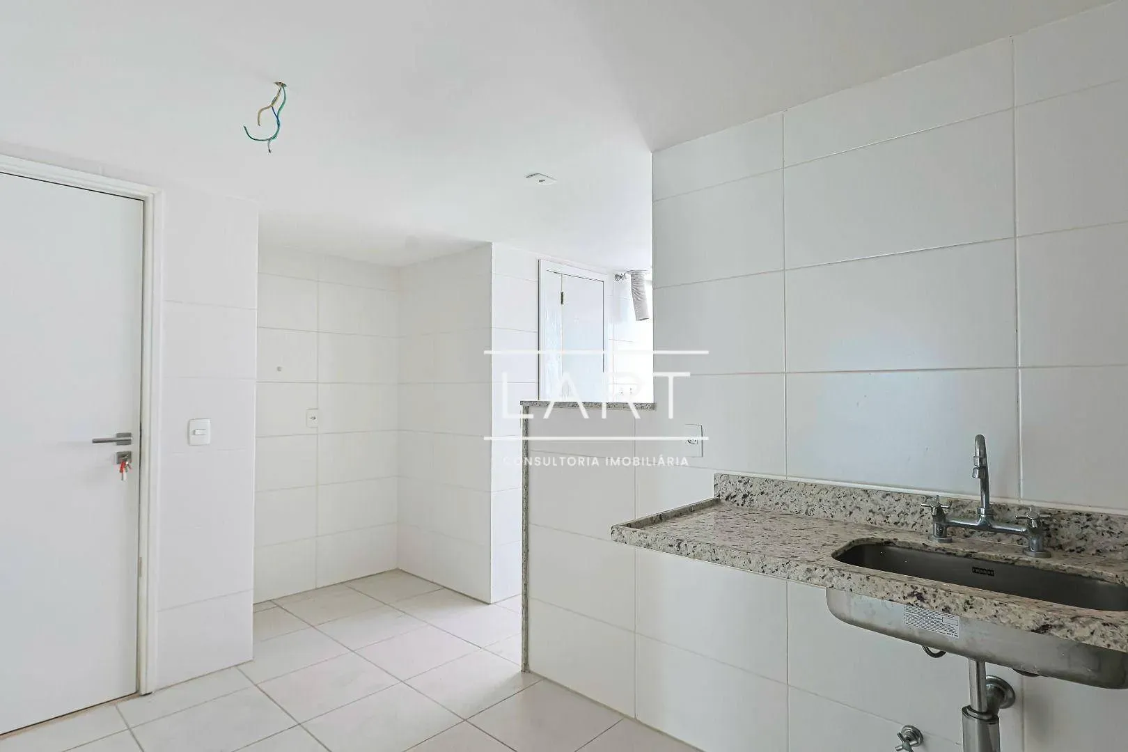 Top-floor apartment with 3 bedrooms and 2 bathrooms — photo 24