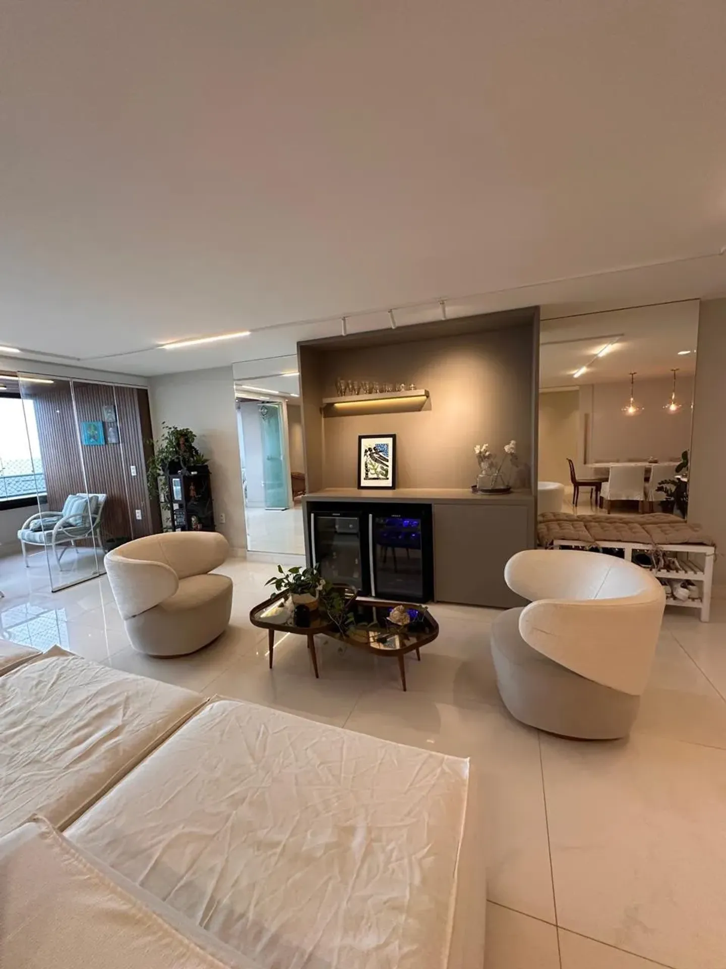 Furnished 180 m² apartment with 3 en-suites and balcony — photo 6