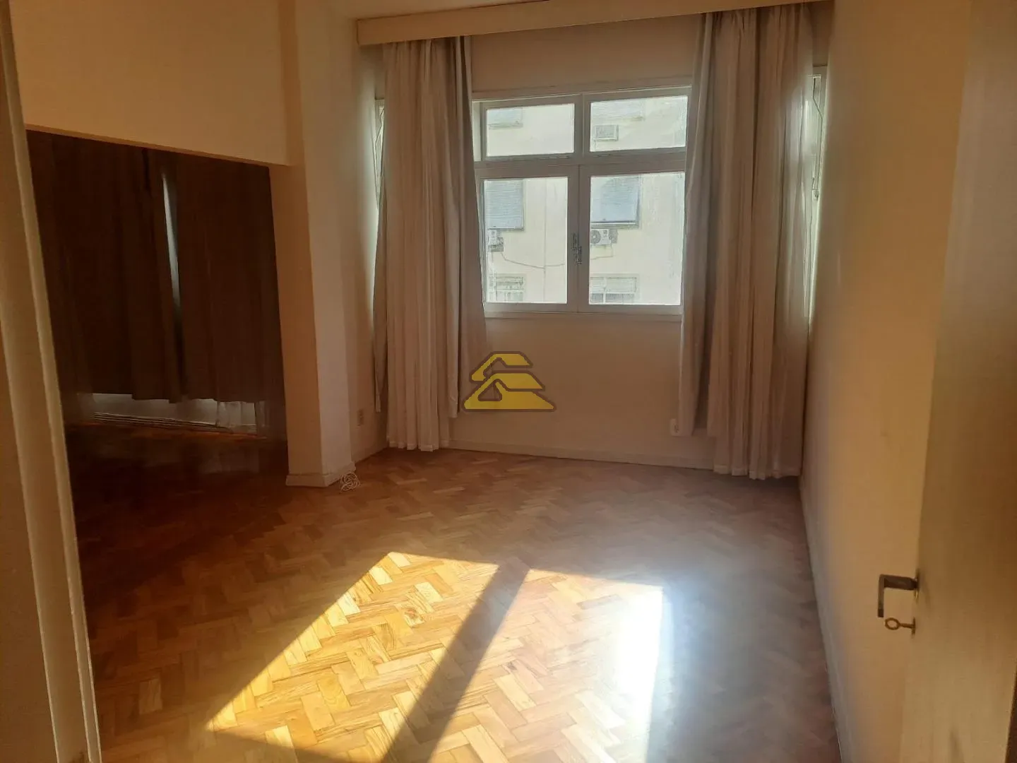 3-bedroom apartment with 1 parking space and 1 bath — photo 2