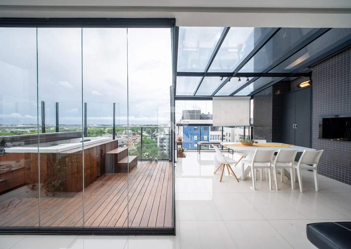 Furnished apartment, 150 m², with a glass-enclosed balcony — photo 12