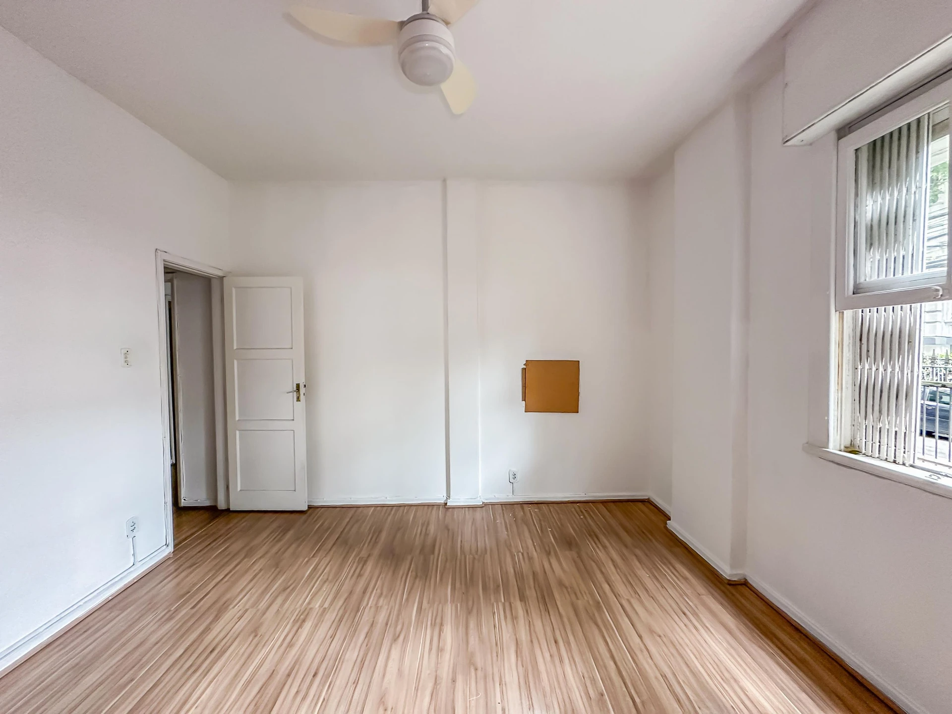 Дерев'яна підлога або ламінат та 2 спальні: квартира 83 м² — photo 11