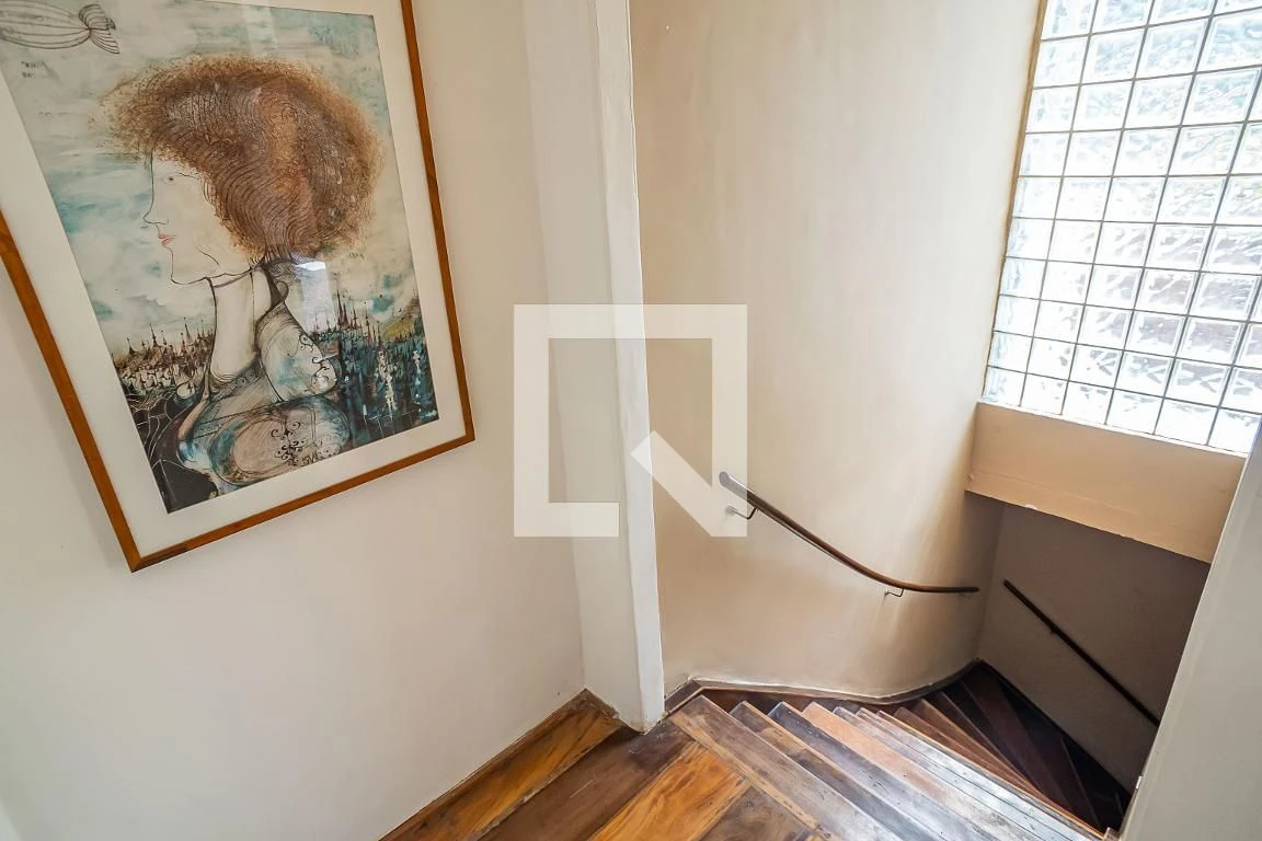 Furnished house, 300 m², with floor-to-ceiling windows — photo 82