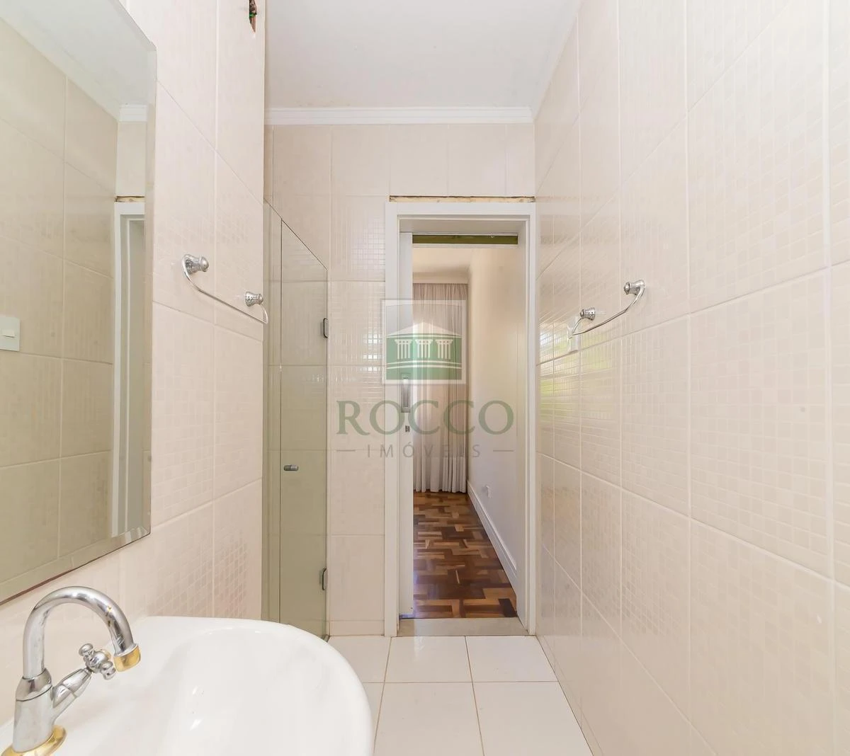 3-bedroom apartment with a washing machine in Curitiba — photo 39