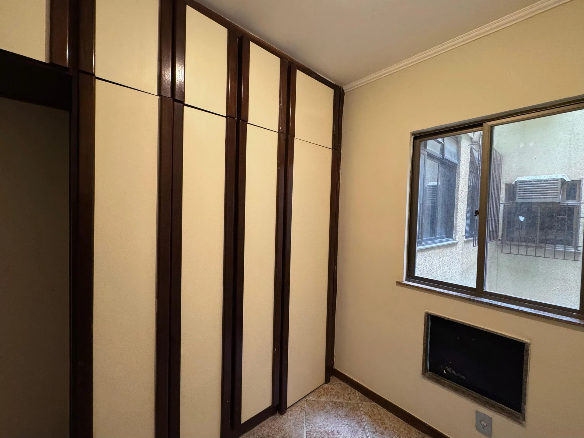 Unfurnished 3-bedroom apartment with enclosed balcony — photo 30