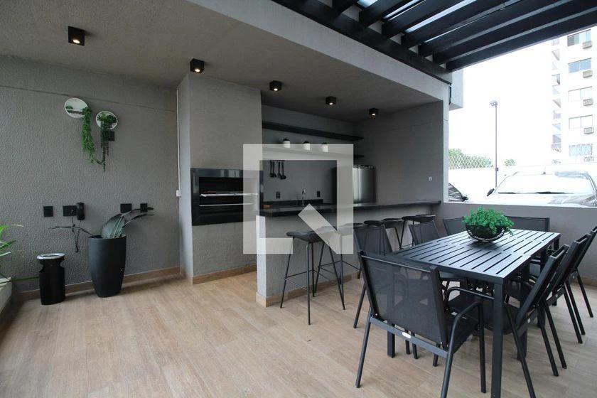 Furnished 1-bedroom apartment with open-plan kitchen — photo 32