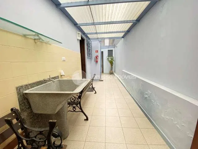 190 m² house with a bathtub and a home office — photo 15