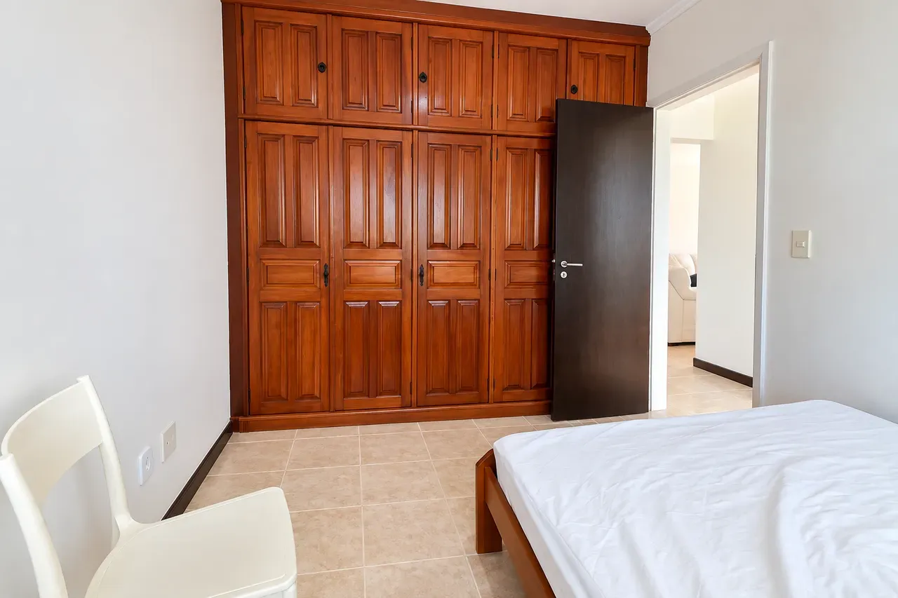 2-bedroom apartment with a bathtub — photo 18