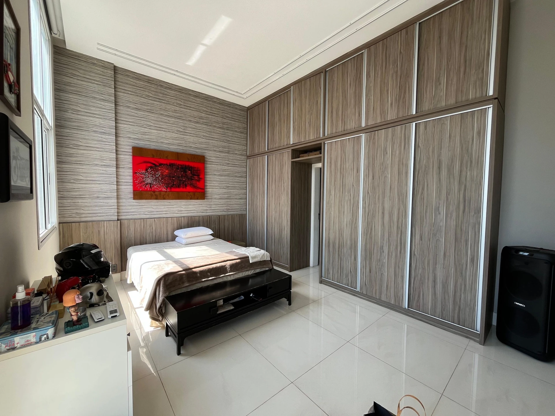 One-bedroom apartment with floor-to-ceiling windows — photo 6