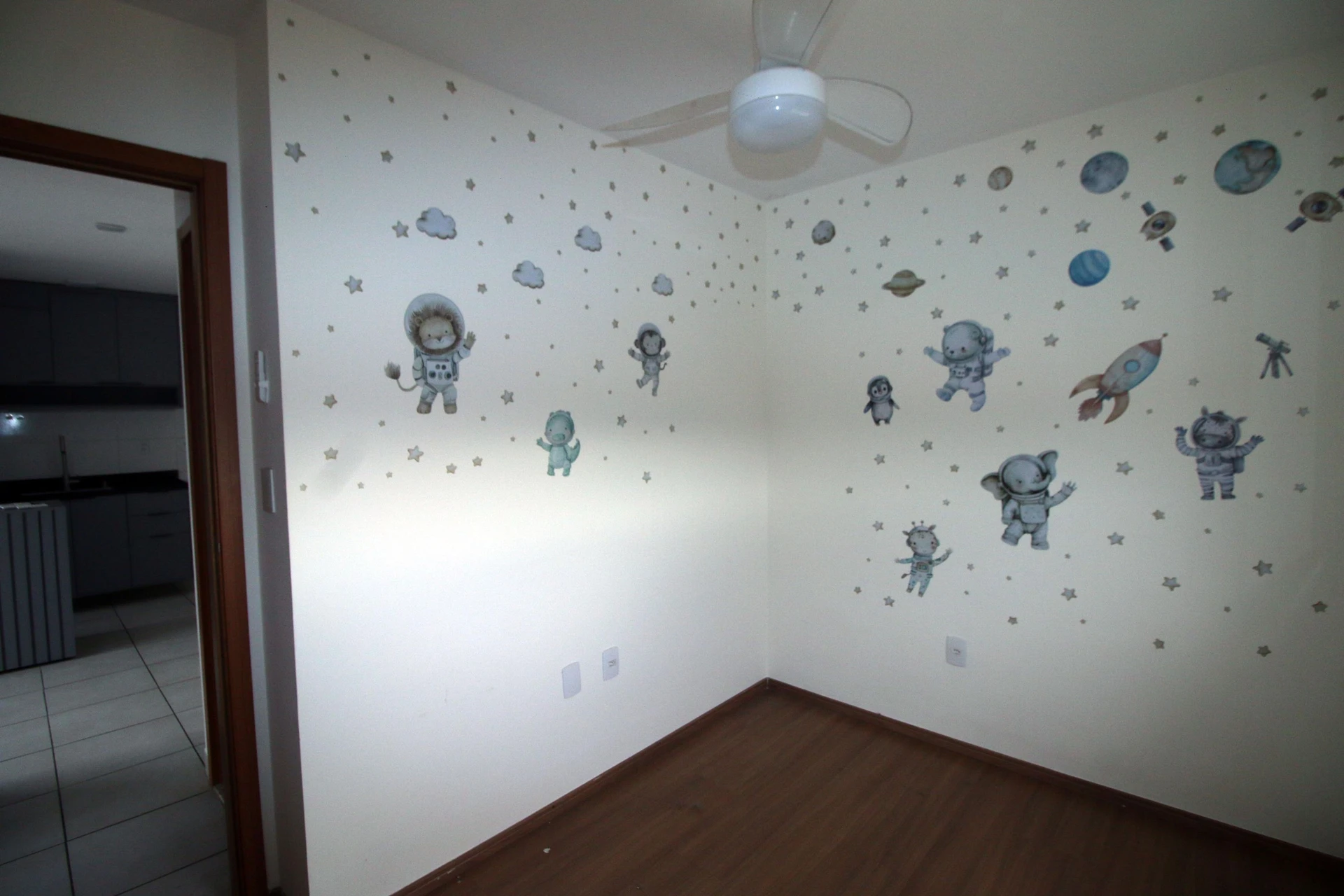 2-bedroom apartment with a mountain view — photo 33