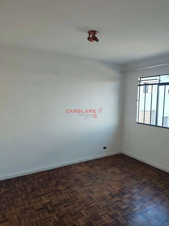 3-bedroom apartment with wood flooring