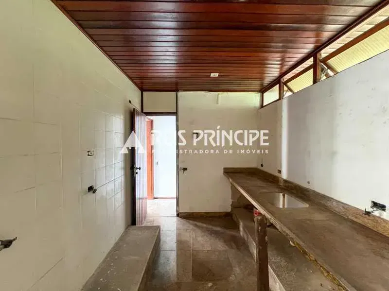 3-bedroom apartment with an enclosed glass balcony — photo 9