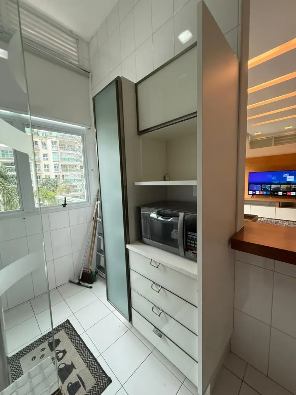 Furnished 1-bedroom apartment with 2 bathrooms — photo 18