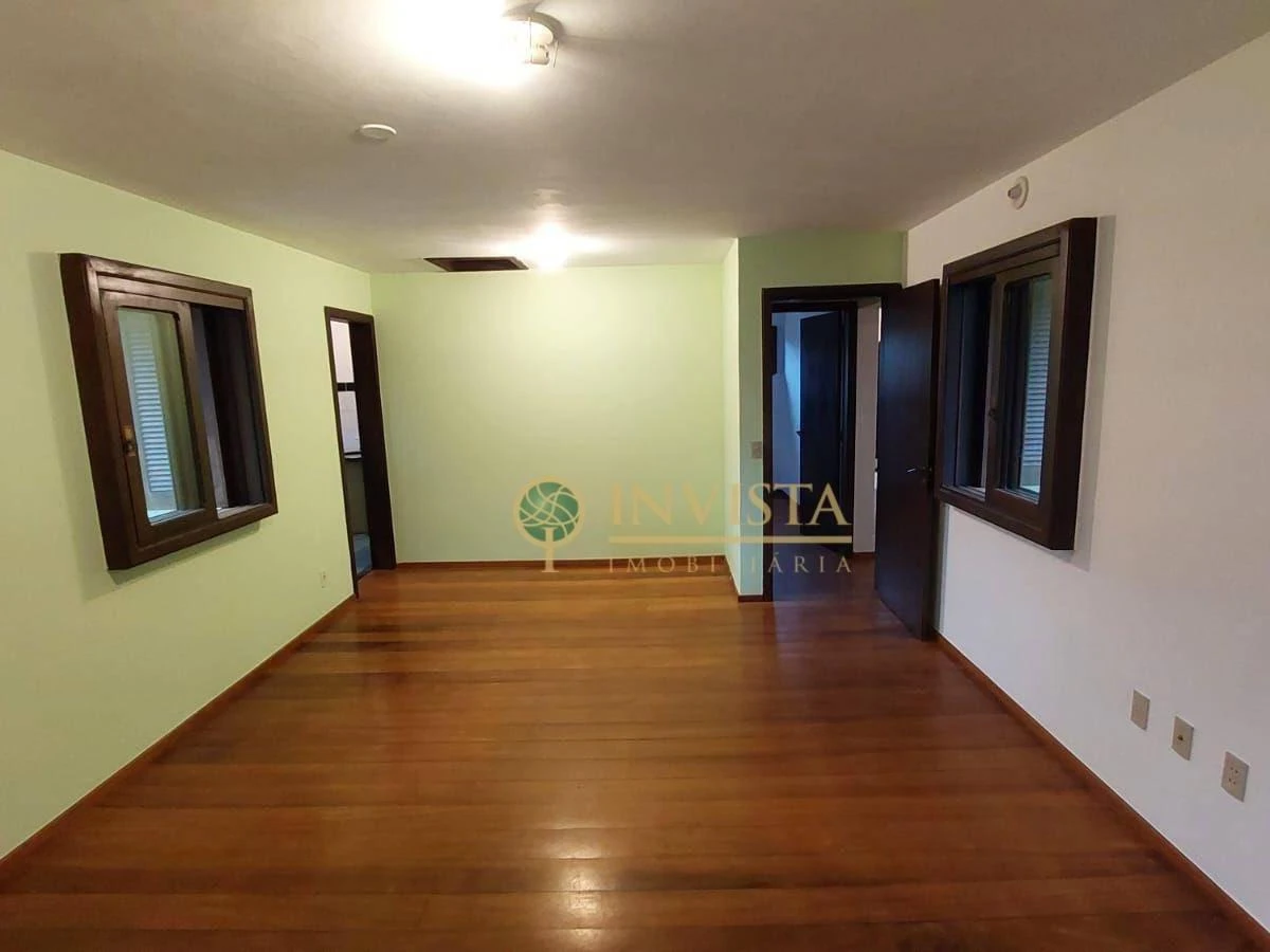 Балкон з грилем та 3 спальні: будинок 735 м² — photo 19